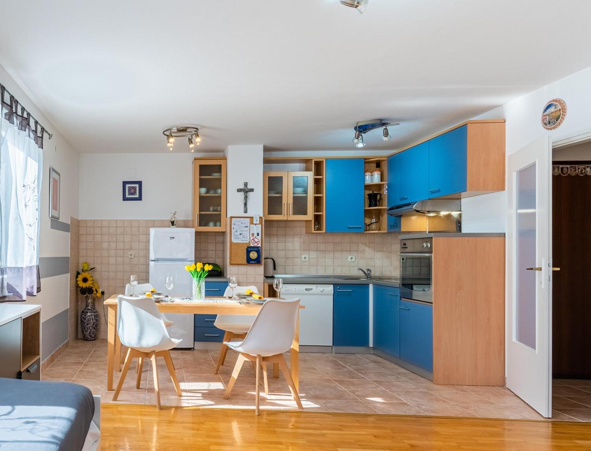 Apartment Kristian Крес Екстериор снимка
