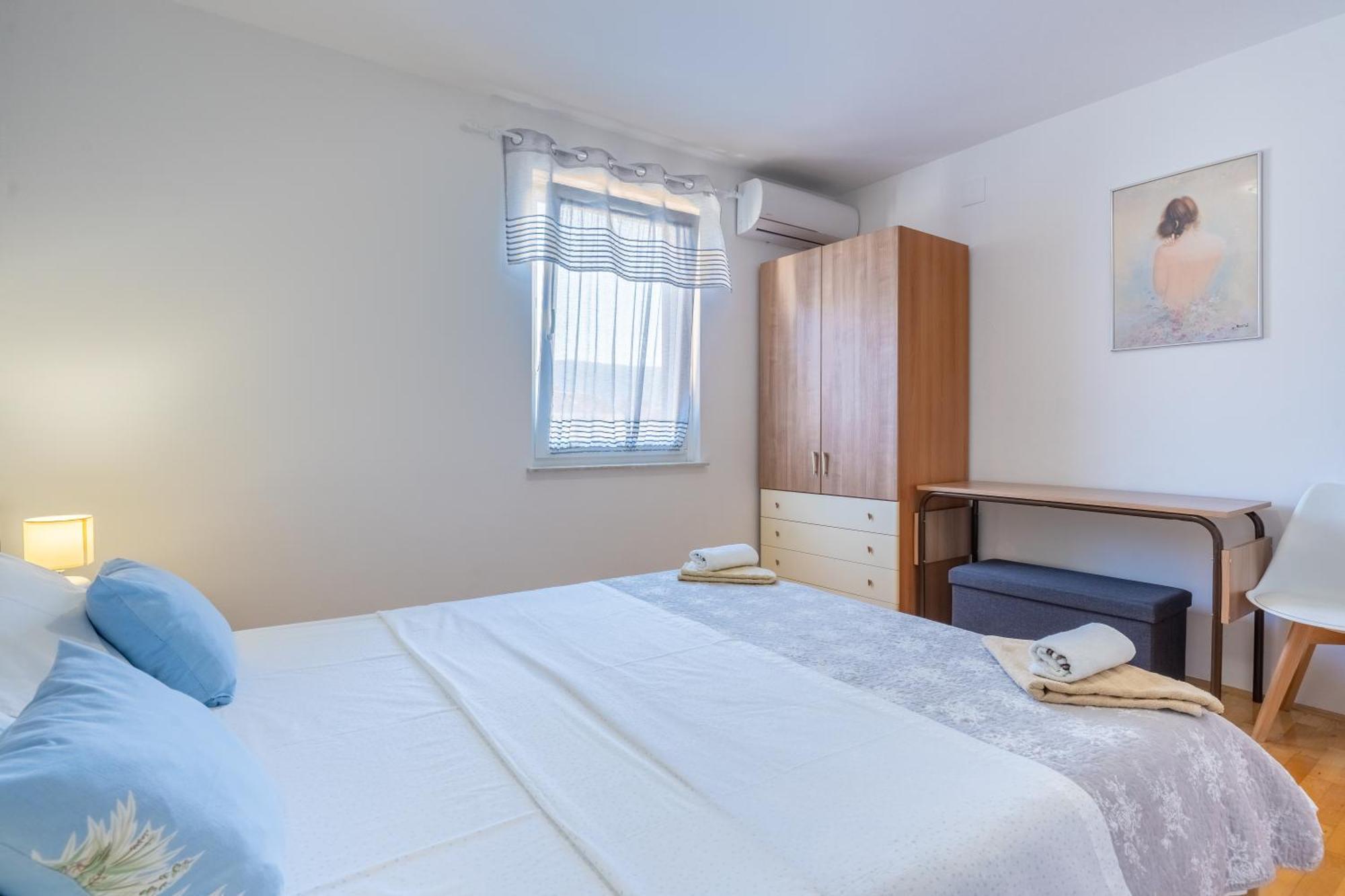 Apartment Kristian Крес Екстериор снимка