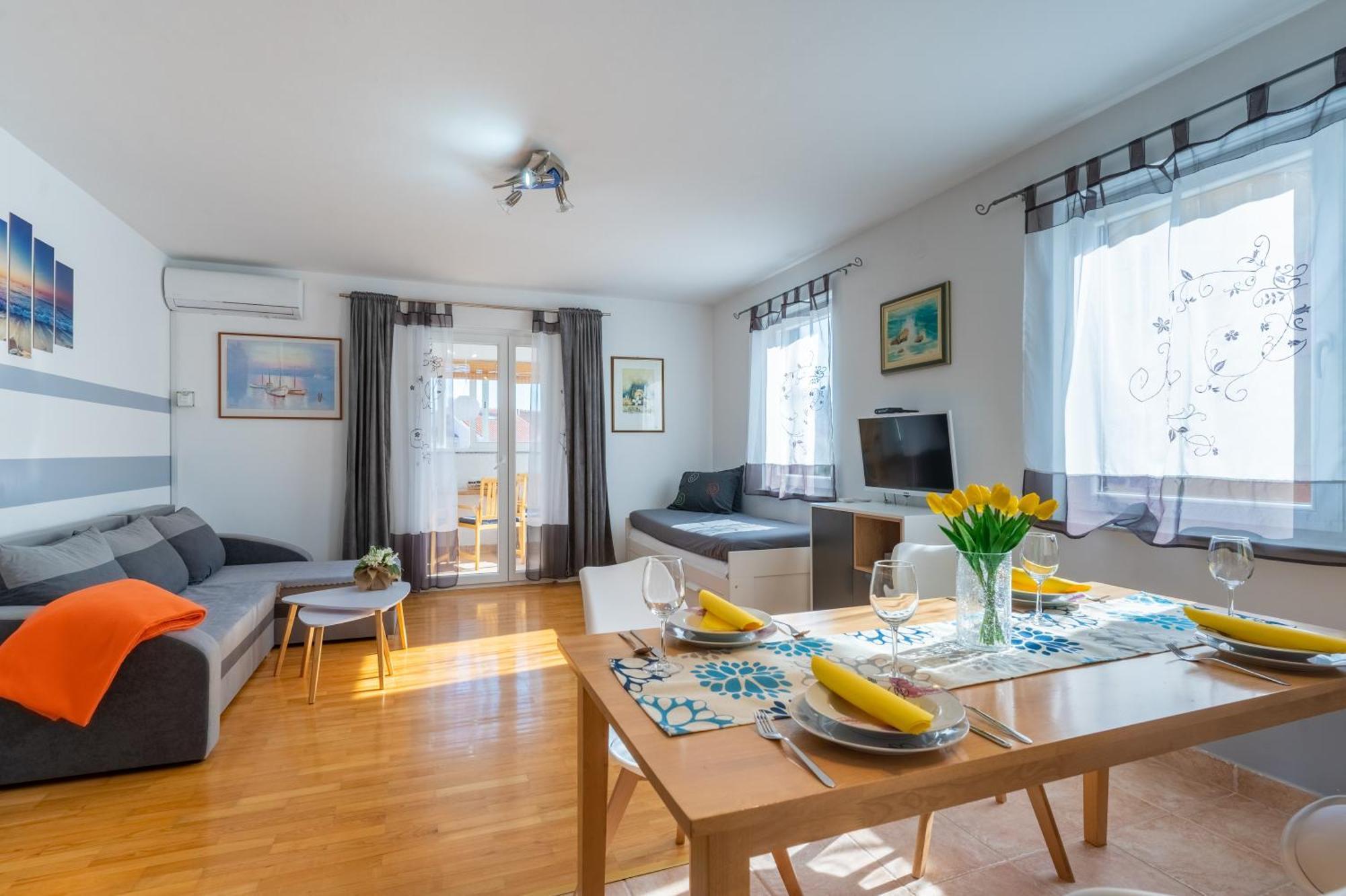 Apartment Kristian Крес Екстериор снимка